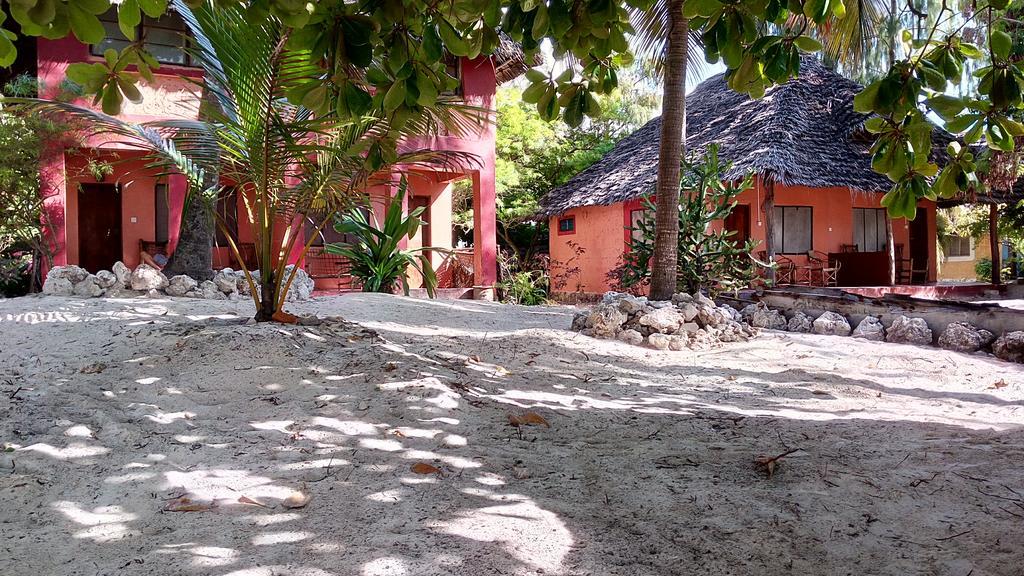 Twisted Palms Lodge & Restaurant Bwejuu Extérieur photo