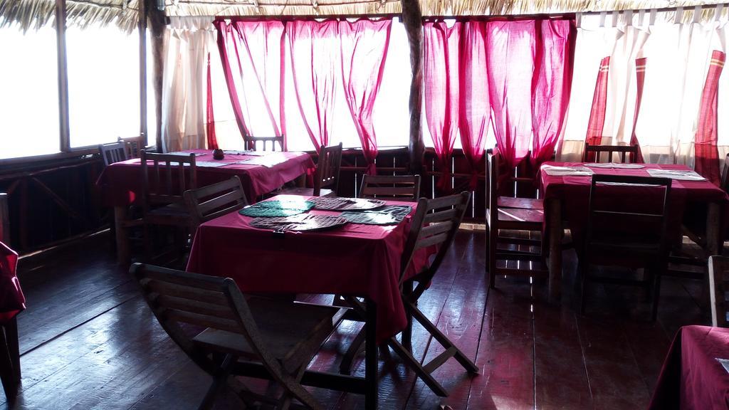 Twisted Palms Lodge & Restaurant Bwejuu Extérieur photo