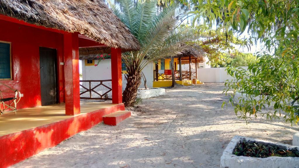 Twisted Palms Lodge & Restaurant Bwejuu Extérieur photo