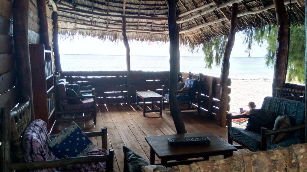 Twisted Palms Lodge & Restaurant Bwejuu Extérieur photo