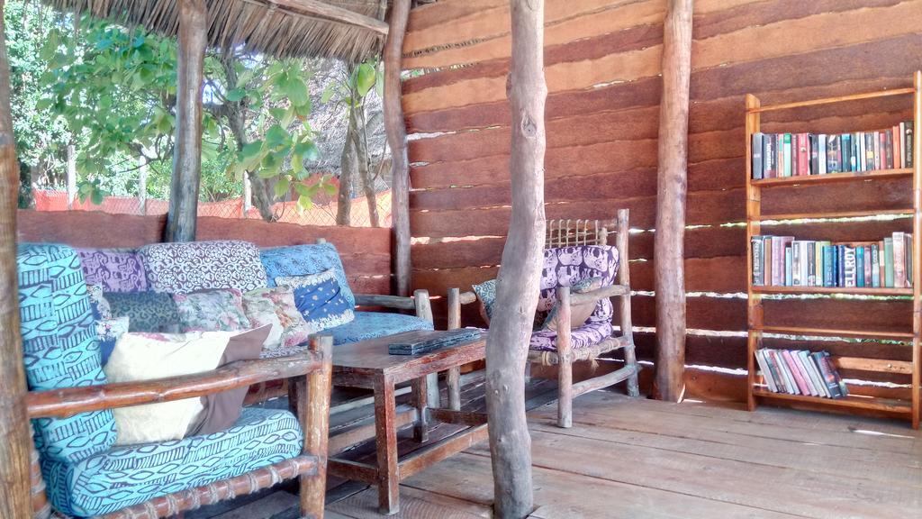 Twisted Palms Lodge & Restaurant Bwejuu Extérieur photo